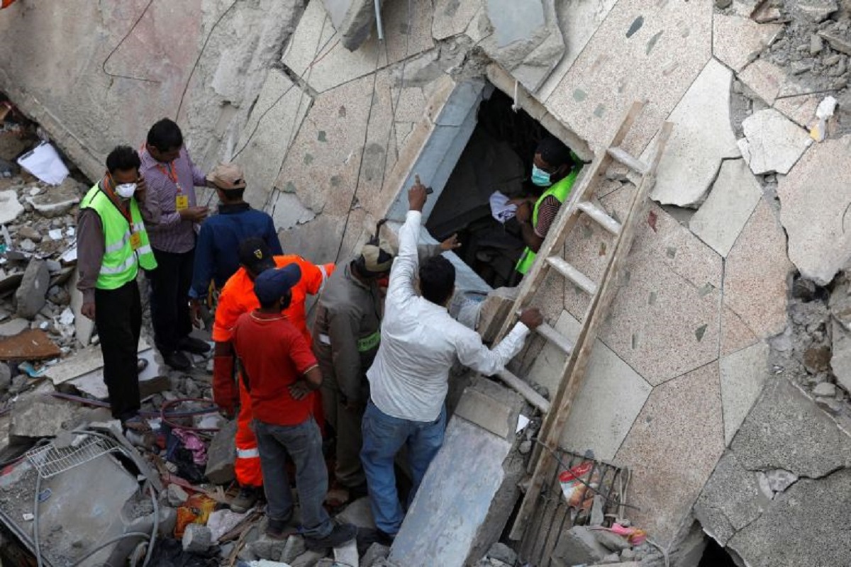 পাকিস্তানে আবাসিক ভবন ধসে ১১ জনের মৃত্যু