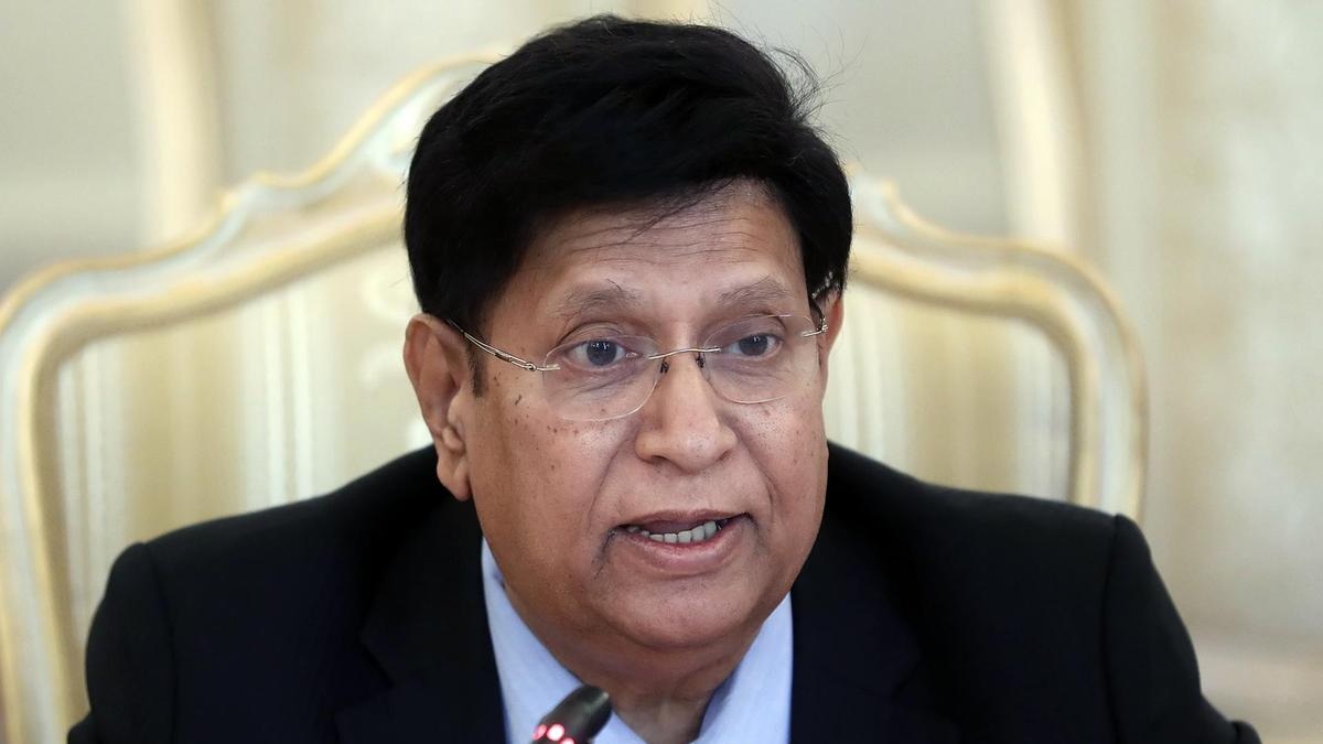 মানবিক কারণে নামতে দিয়েছি; এটাই শেষ ফ্লাইট: পররাষ্ট্রমন্ত্রী