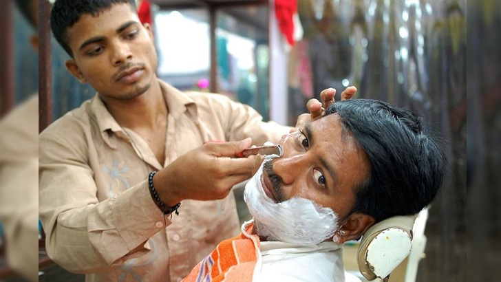 সেলুনে গিয়ে করোনায় আক্রান্ত ৬ ভারতীয়