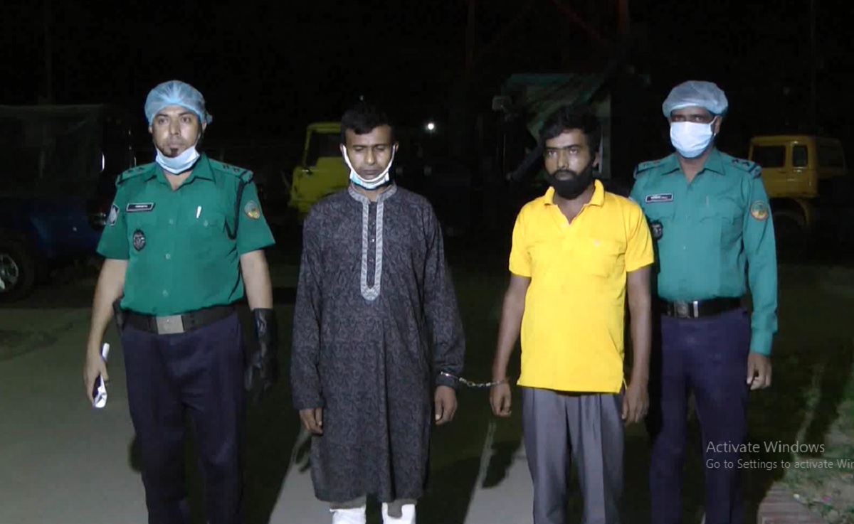 রেশন কার্ডের কথা বলে টাকা আদায়ের অভিযোগে গ্রেফতার ২