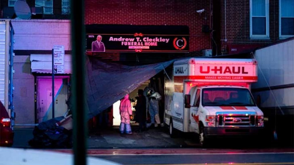 রাখার জায়গা নেই, তাই নিউইয়র্কে ট্রাকেই পচছে লাশ