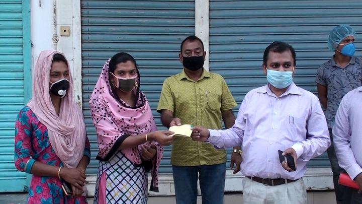 শেরপুরে করোনা তহবিলে অর্থ দান করলো হিজরা জনগোষ্ঠী