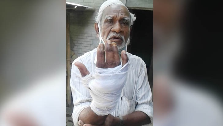 পোস্ট অফিসের প্রবীণ স্টাফকে পেটালেন ইউপি চেয়ারম্যান