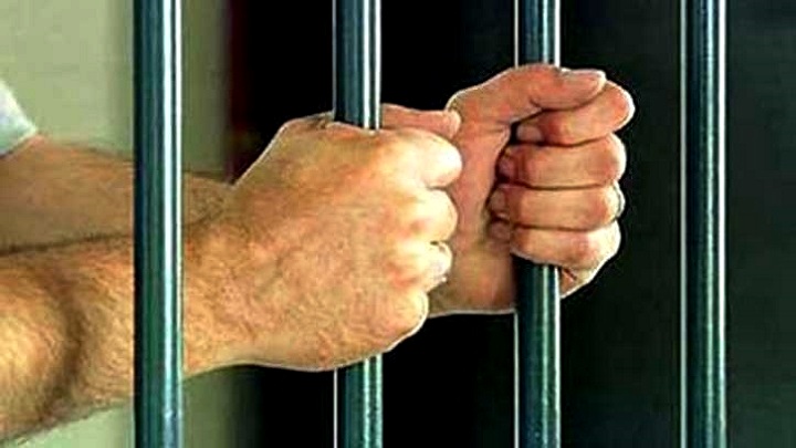 ভাগ্নিকে ইভটিজিং করার অভিযোগে মামার ১ বছরের কারাদণ্ড