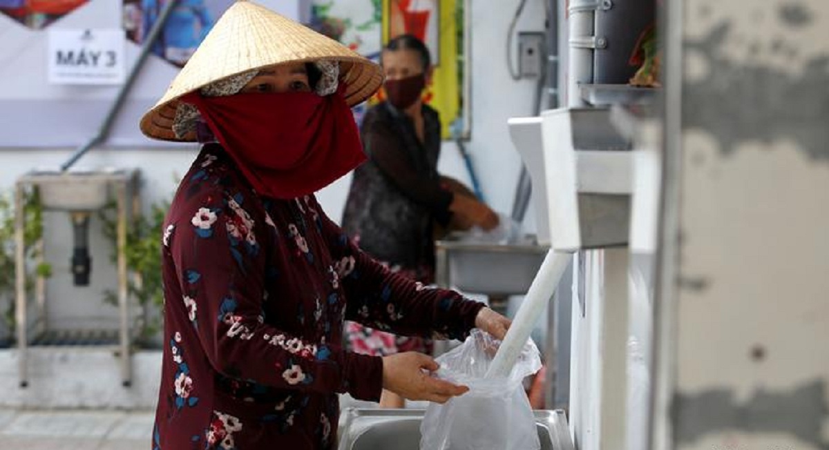 বাটন টিপলেই গরীবের জন্য দেড় কেজি চাল বাটন টিপলেই গরীবের জন্য দেড় কেজি চাল