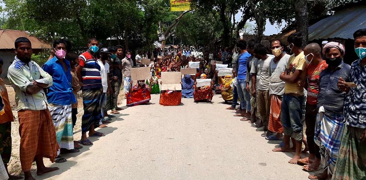 ঠাকুরগাঁওয়ে ত্রাণের দাবিতে সড়ক অবরোধ ও বিক্ষোভ