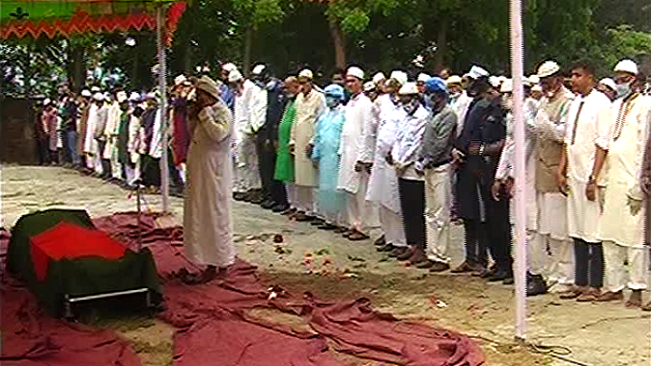 ঈশ্বরদীতে সাবেক ভূমিমন্ত্রীর জানাযা শেষে পারিবারিক কবরস্থানে দাফন