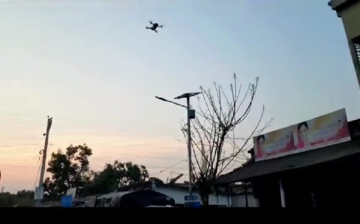 সাতক্ষীরায় আড্ডাবাজদের খুঁজছে পুলিশের ড্রোন