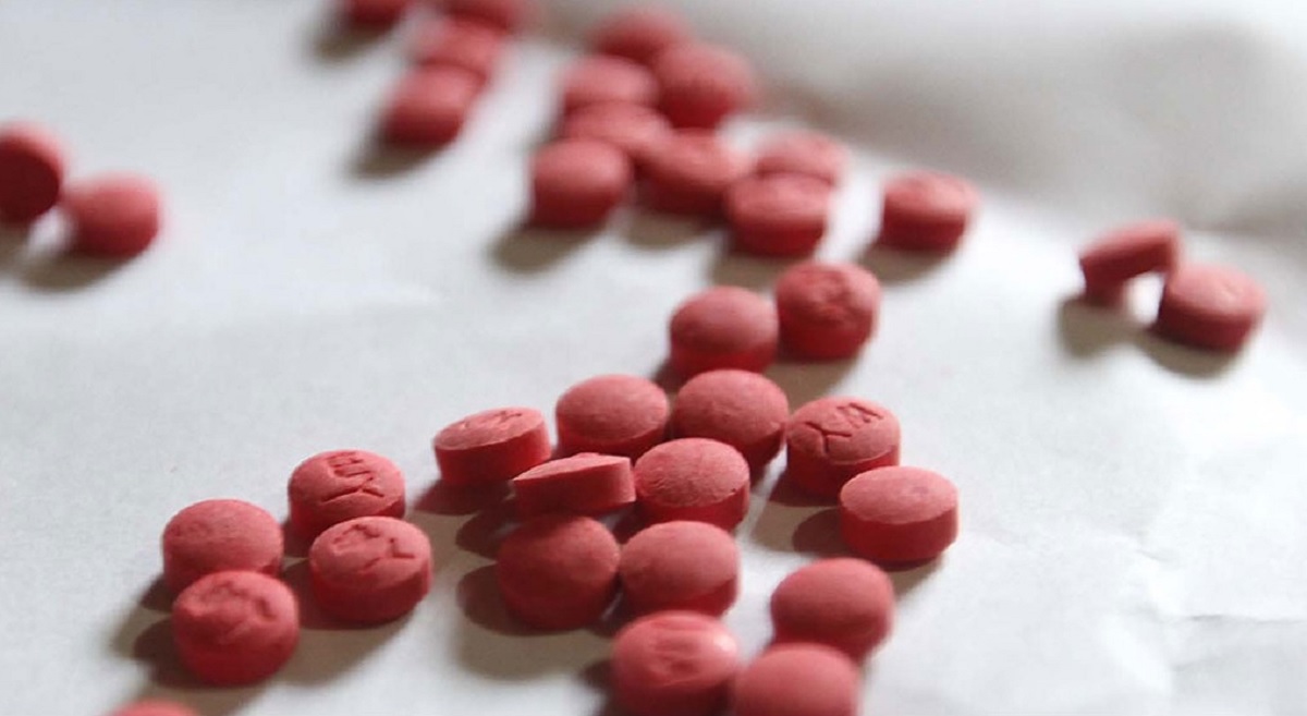 কুমিল্লায় ইয়াবাসহ কারারক্ষী আটক