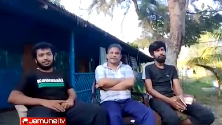 ফাঁকা সেন্টমার্টিনে অন্যরকম সময় উপভোগ করছেন ৩ পর্যটক