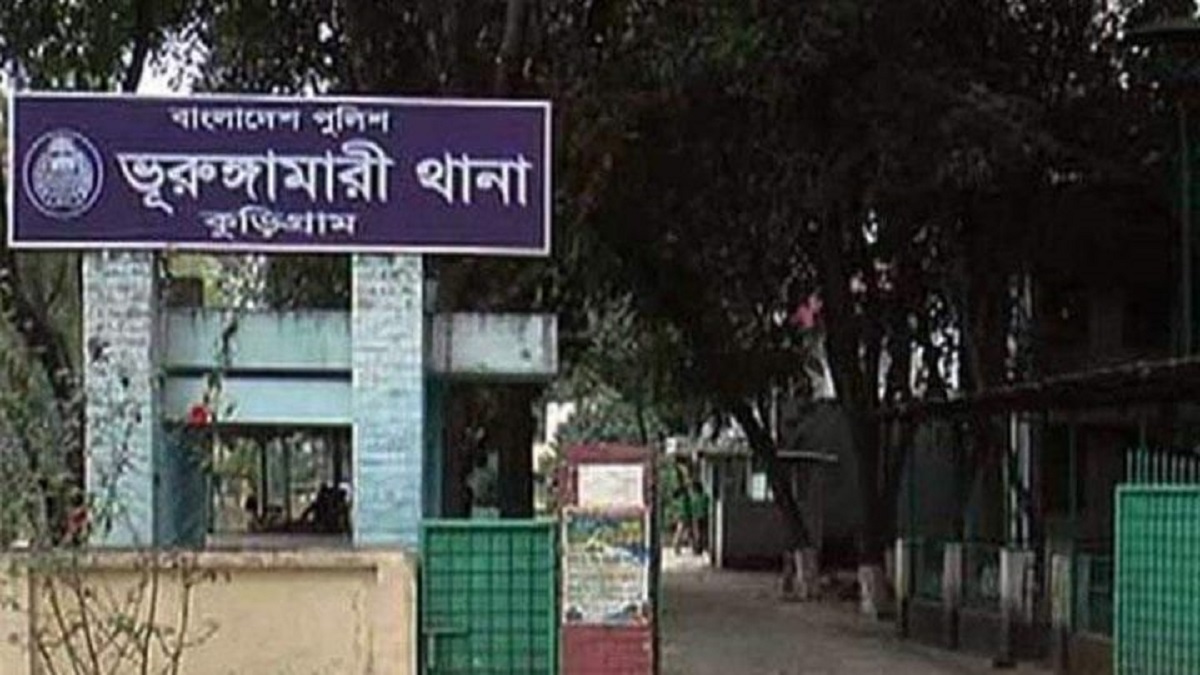 ঝড়ের মধ্যেই ঘর থেকে যুবকের গলাকাটা মরদেহ উদ্ধার