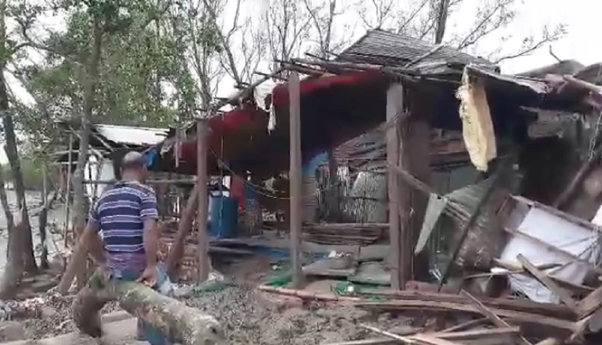 উপকূলবর্তী জেলাতে ব্যাপক তাণ্ডব চালিয়েছে ‘আম্পান’