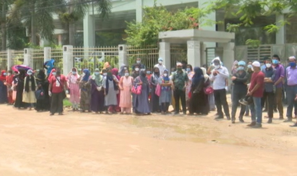 সিনিয়র স্টাফ নার্স পদে নিয়োগ বঞ্চিতদের অবস্থান কর্মসূচি