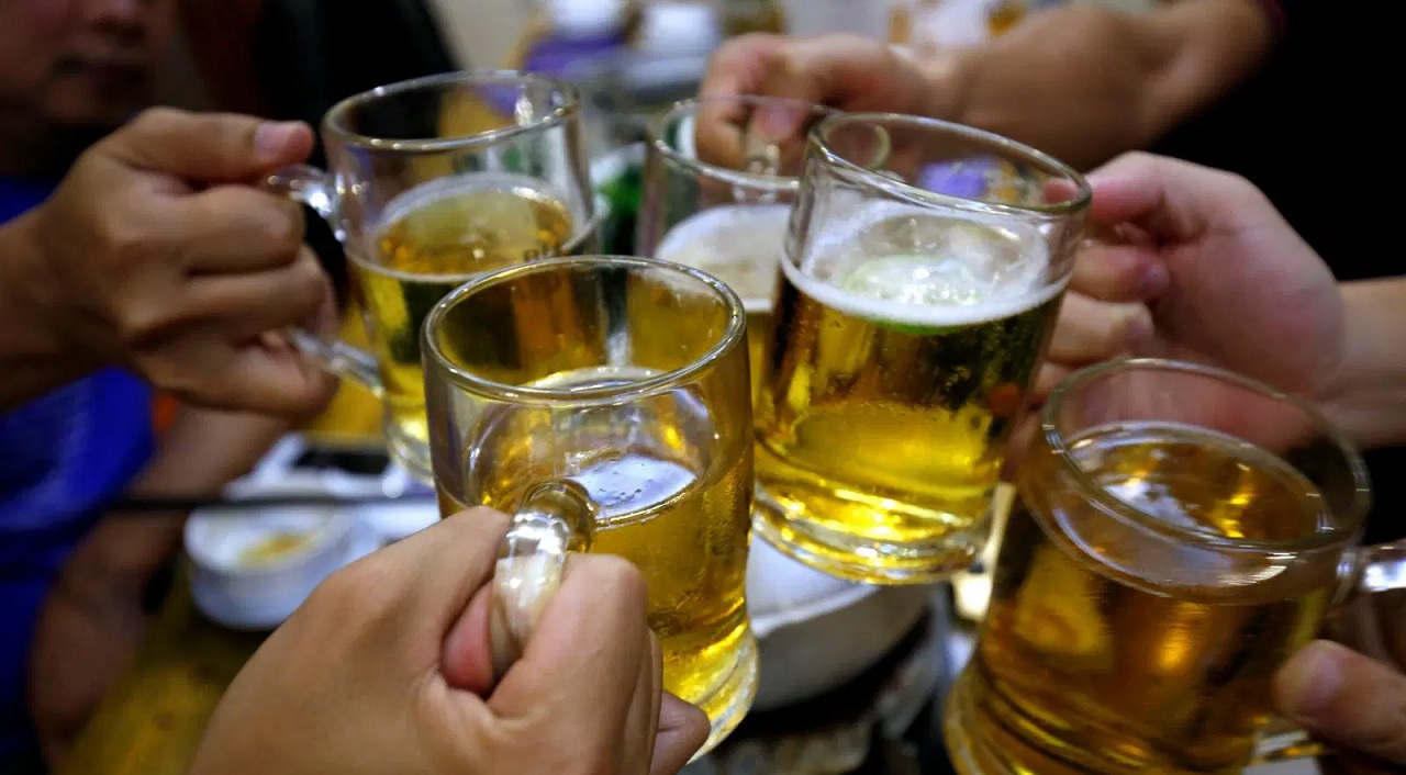 লকডাউন বাড়ানোয় ভারতে আট লাখ লিটার বিয়ার ফেলে দিতে হবে নর্দমায়