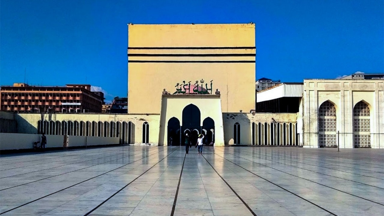 স্বাস্থ্যবিধি মেনে জাতীয় মসজিদ বায়তুল মোকাররমে ঈদের ৫ জামাত