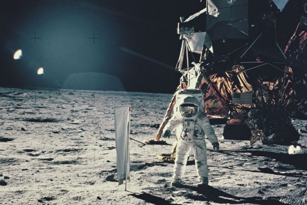 চাঁদে তৈরি হবে বাড়ি! মানবমূত্রের সঙ্গে চাঁদের মাটি মিশিয়ে তৈরি হবে ইট