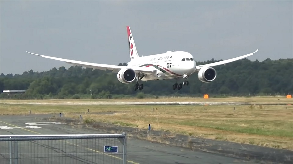 আন্তার্জাতিক ফ্লাইট চালুর পক্ষে পররাষ্ট্র মন্ত্রণালয়, রাজি নয় বিমান