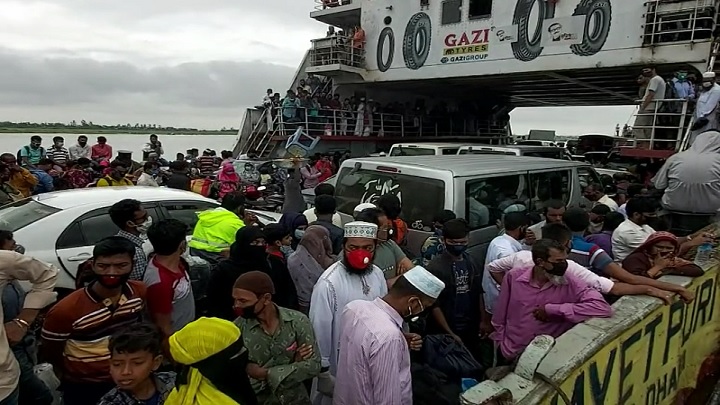 দোকানপাট খোলার খবরে দলে দলে ঢাকায় আসছে মানুষ