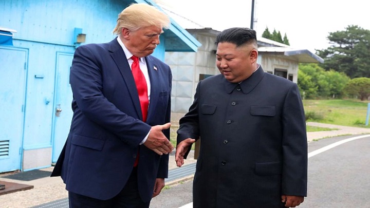 কিমকে জীবিত পেয়ে বেজায় খুশি ট্রাম্প