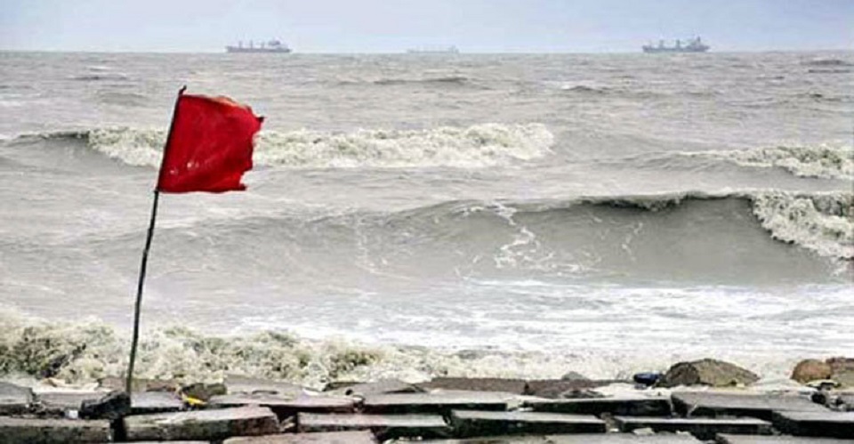 রাজধানীতে স্বস্তির বৃষ্টি, সাগরে সতর্কতা