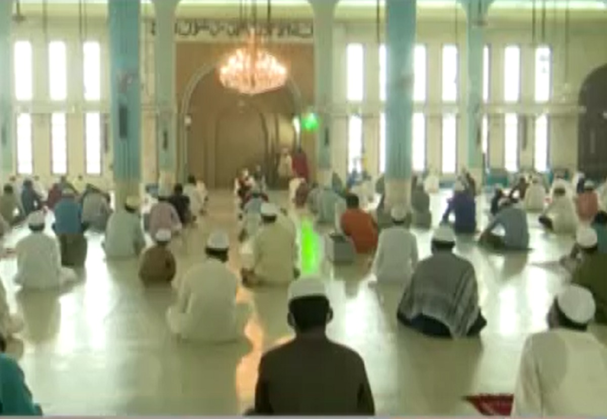 করোনায় মৃত্যুদের রুহের মাগফেরাত কামনায় বায়তুল মোকাররমে দোয়া