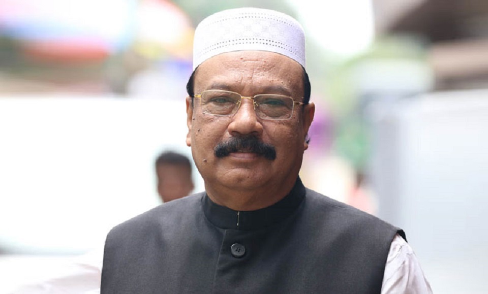 মা-বাবার কবরের পাশেই শায়িত হবেন কামরান