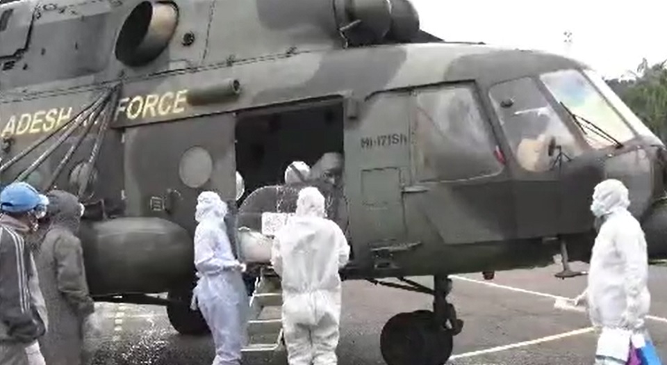 করোনা আক্রান্ত মমেকের সহকারী অধ্যাপক ডা. এমদাদ উল্লাহকে ঢাকায় আনা হয়েছে