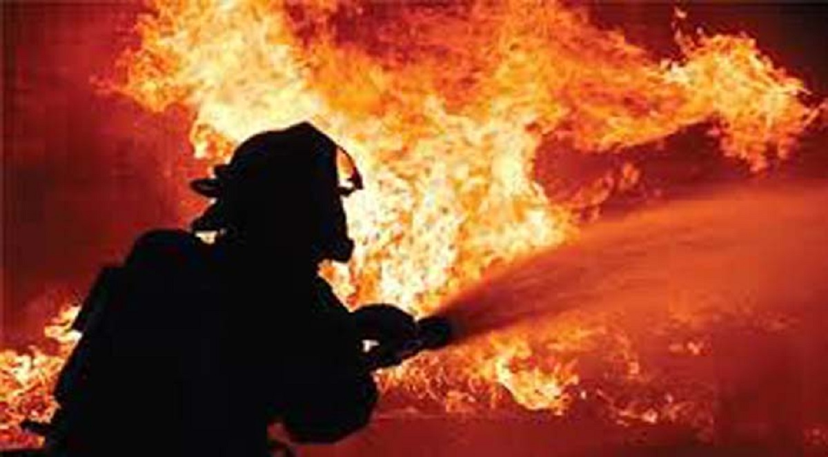 রাজধানীর শেওড়াপাড়ায় গ্যাস পাইপলাইনে আগুন রাজধানীতে আগুন