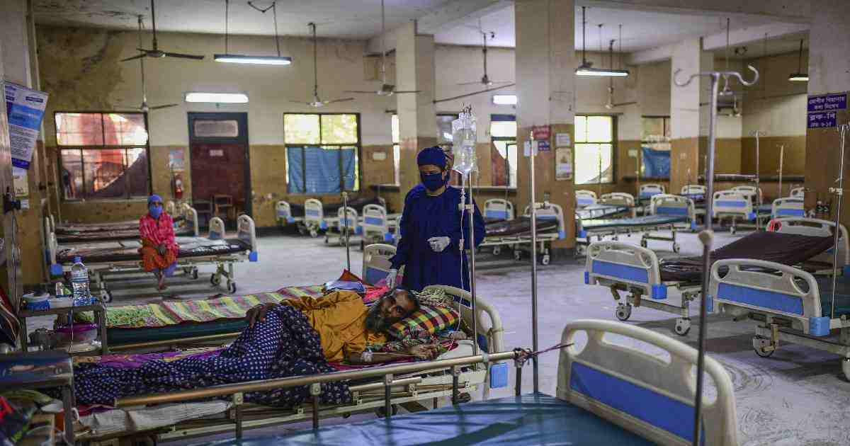 রাজধানীর হাসপাতালগুলোতে বেড়েছে করোনা রোগীর চাপ, বেশিরভাগই ঢাকার বাইরের