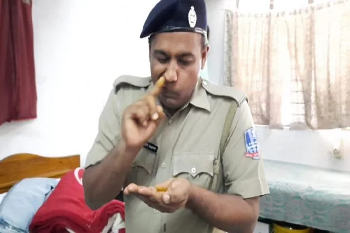 নাকে সরিষার তেল দিলেই সারবে করোনা!