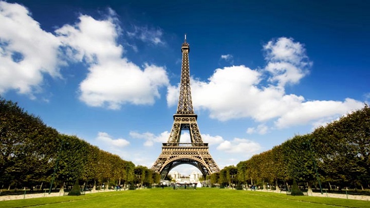 দর্শনার্থীদের জন্য খুলে দেওয়া হলো আইফেল টাওয়ার