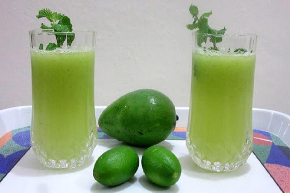 ঘরেই বানাতে পারেন মুখরোচক কাঁচাআমের জুস