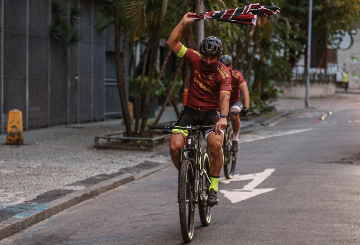 ৬০০ কিমি. বাইসাইকেলে পাড়ি দিয়ে নতুন ক্লাবে যোগ দিলেন ফ্রেড