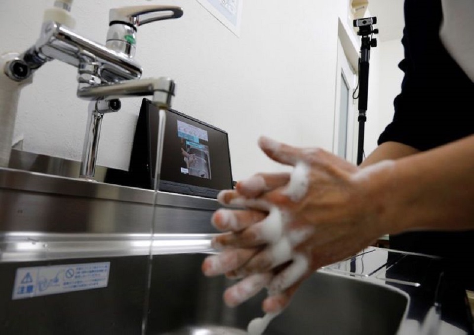 করোনা: সঠিক নিয়মে হাত ধোয়া নিশ্চিত করবে এআই মনিটর