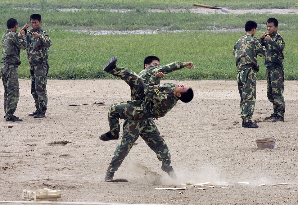 ভারতের সাথে উত্তেজনার পর সৈন্যদের মার্শাল আর্ট শেখাচ্ছে চীন