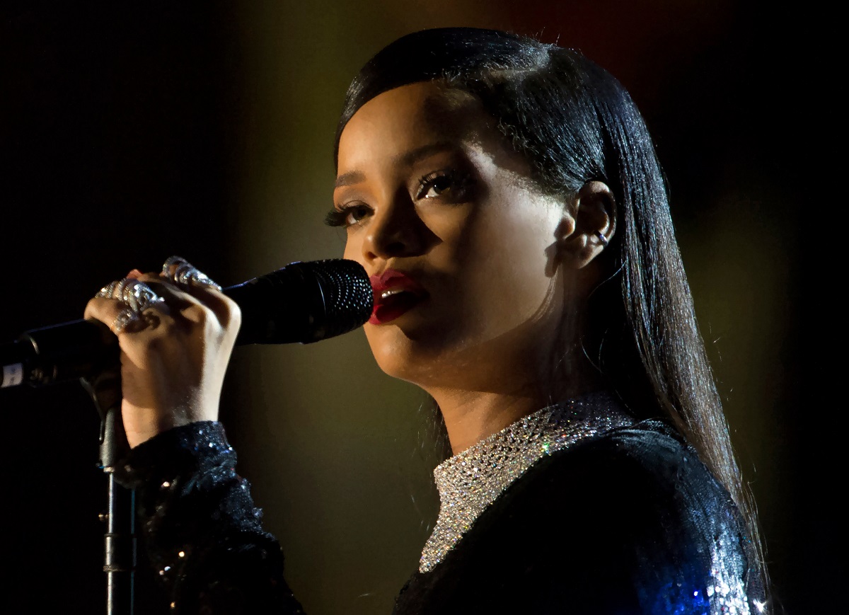 দেউলিয়ার পথ থেকে এখন সবচেয়ে ধনী গায়িকা রিয়ানা