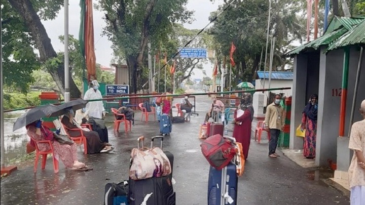 ত্রিপুরায় আটকে পড়া ২৪ বাংলাদেশি দেশে ফিরল