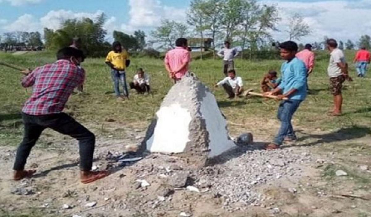 ভারতের সীমানা পিলার গুড়িয়ে দিল নেপালিরা!