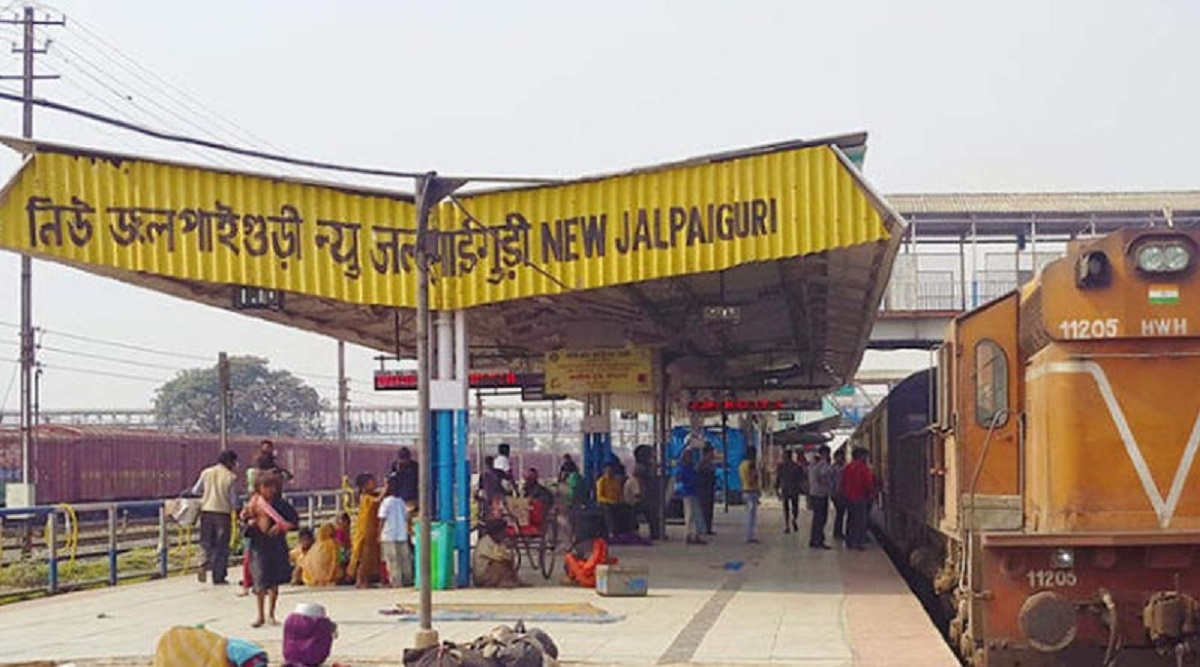 করোনায় স্বামীর মৃত্যু, দিশেহারা হয়ে দুই মেয়েকে নিয়ে রেললাইনে ঝাঁপ স্ত্রীর