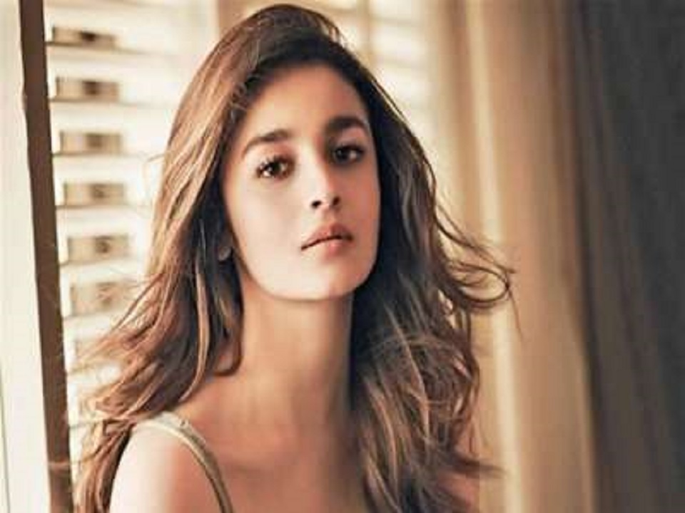 সুশান্তের আত্মহত্যা: আলিয়াকে ধর্ষণ ও খুনের হুমকি