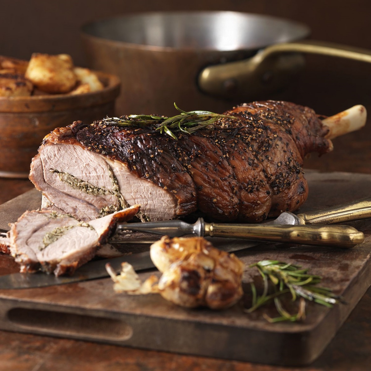 ঈদে ঘরেই রান্না হোক মুখরোচক লেগ রোস্ট