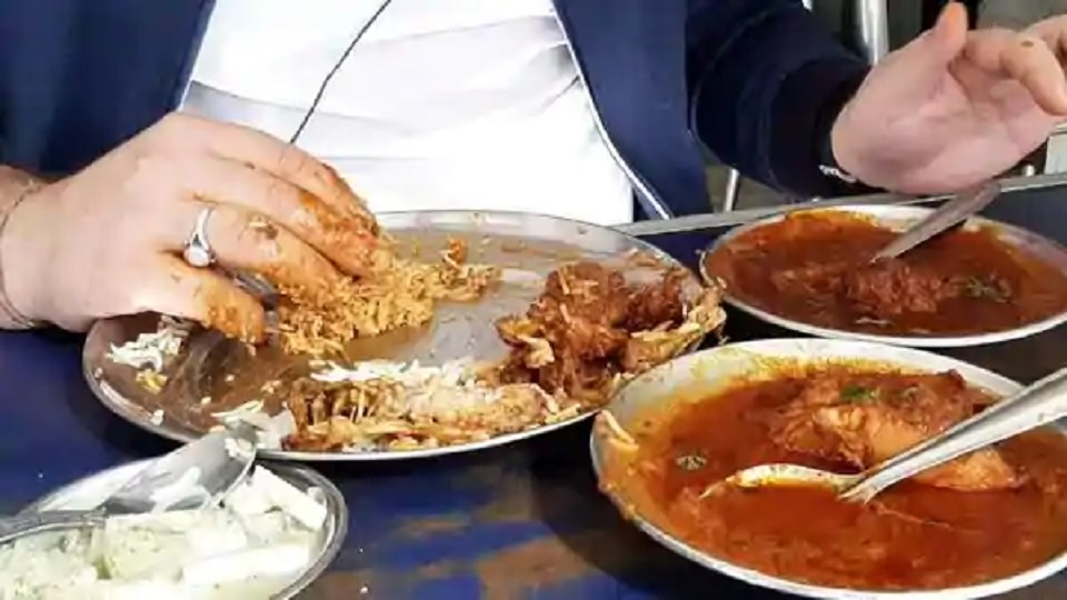 থানায় ছাগলের মাংস-ভাত দিয়ে বিজেপি কর্মীদের আপ্যায়ন, বদলি পুলিশ কর্মকর্তা