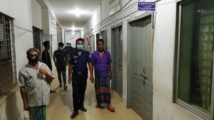 চুরির অপবাদে সিএনজি চালককে আটকে রেখে ইউপি চেয়ারম্যানের নির্যাতন