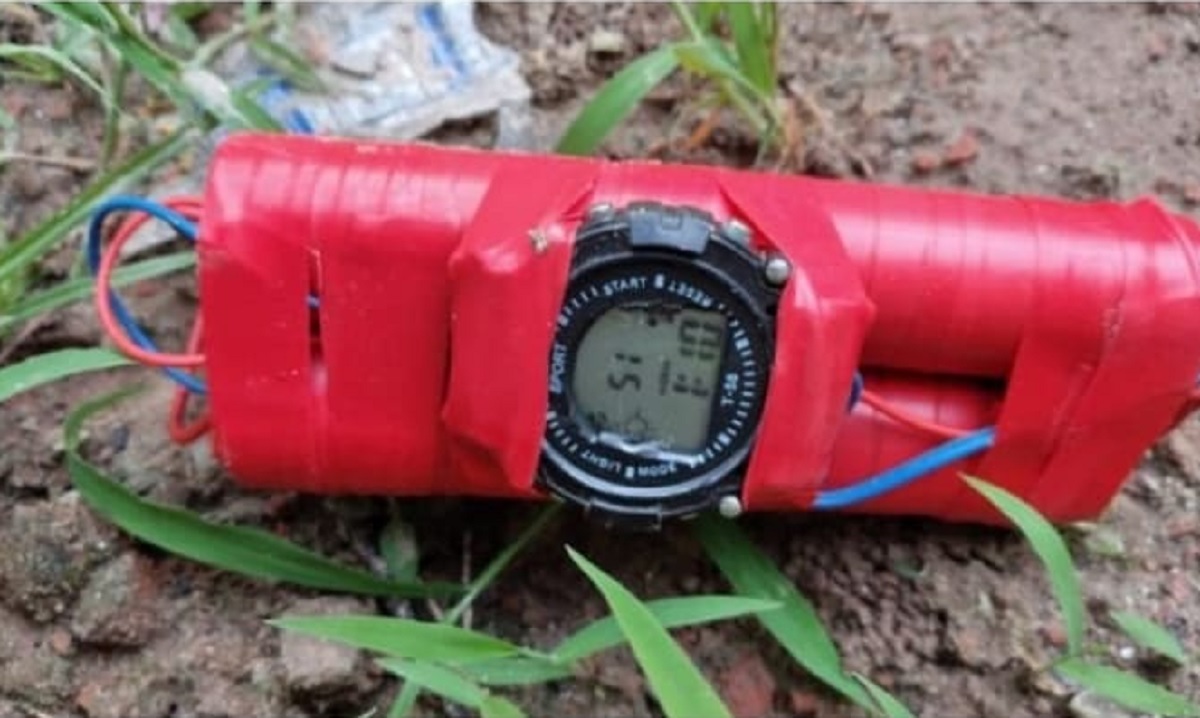 নাটোরে বোমা সদৃশ বস্তু উদ্ধার