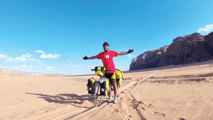 হজ করতে সাইকেল চালিয়ে ৪ বছরে মক্কায় পৌঁছালেন মরক্কোর তরুণ