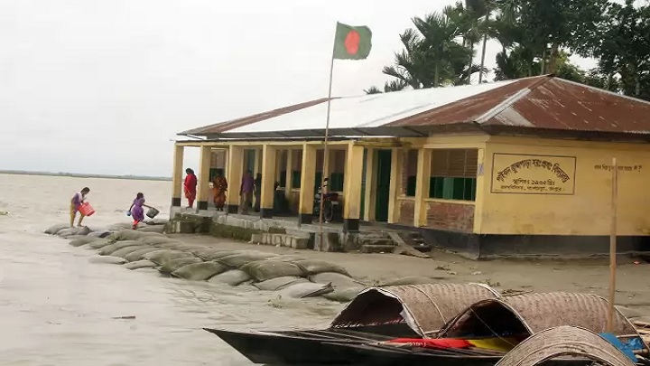পানি বেড়েই চলেছে দেশের মধ্যাঞ্চলের নদ-নদীতে
