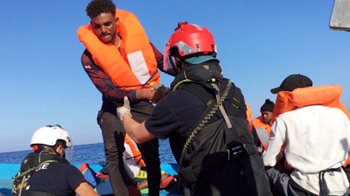 নিষেধাজ্ঞা উপেক্ষা করে সাগরপথে ইতালিতে ৩৬২ বাংলাদেশি