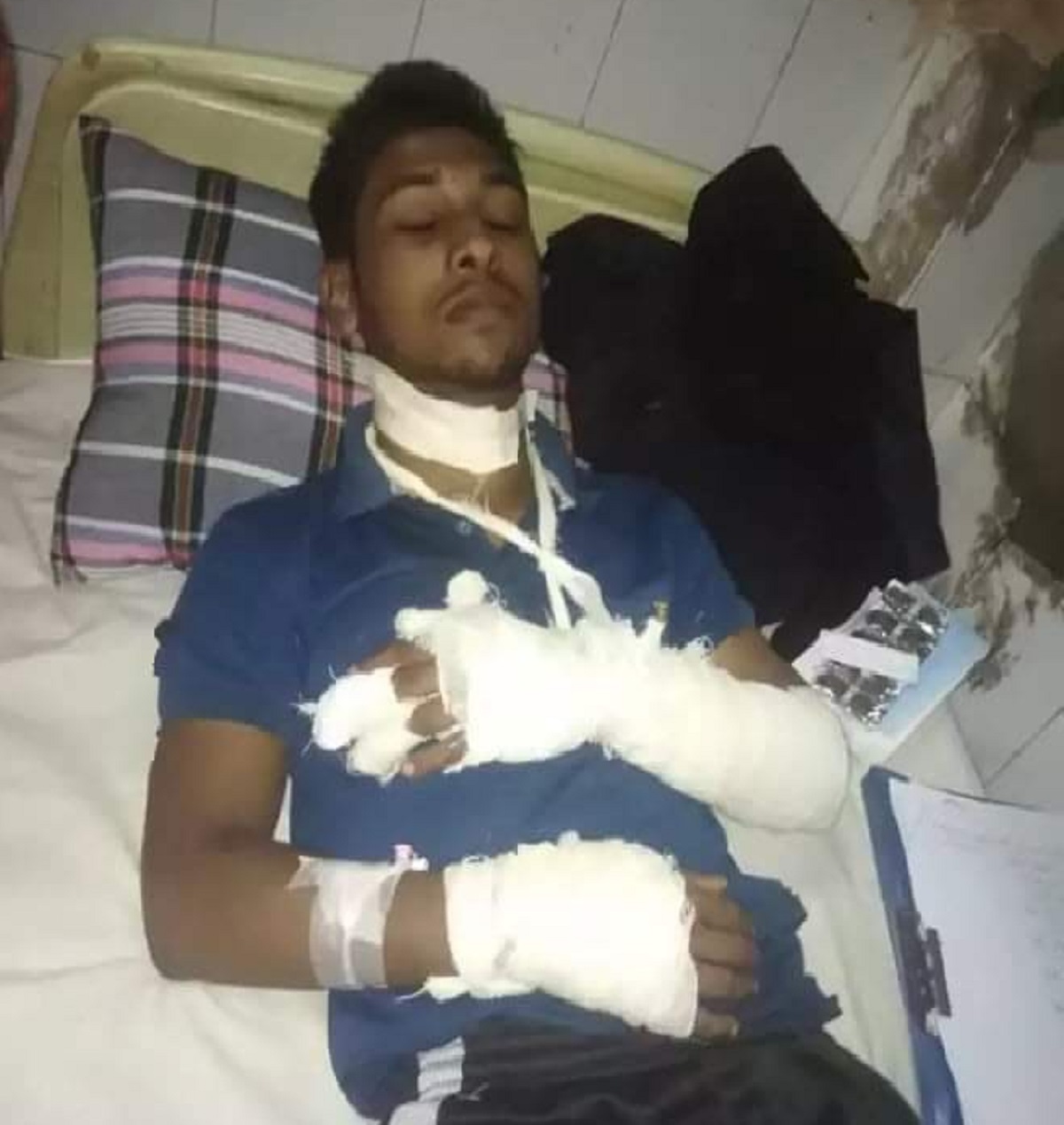 নোয়াখালীতে সেলসম্যানকে কুপিয়ে লুট, আটক ১ নোয়াখালীতে সেলসম্যানকে কুপিয়ে লুট, আটক ১