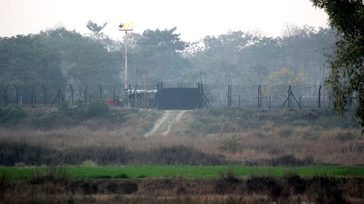 ঠাকুরগাঁও সীমান্তে বিএসএফ’র গুলিতে বাংলাদেশি আহত ঠাকুরগাঁও সীমান্তে বিএসএফ'র গুলিতে বাংলাদেশি আহত