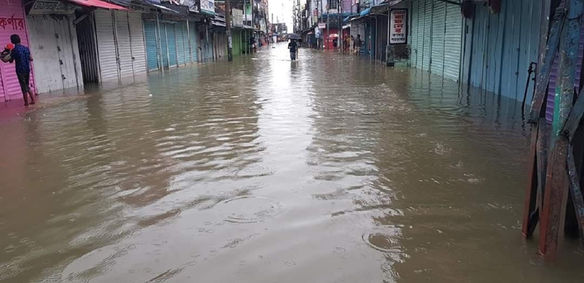 সুনামগঞ্জ শহরে ঢুকছে সুরমার পানি